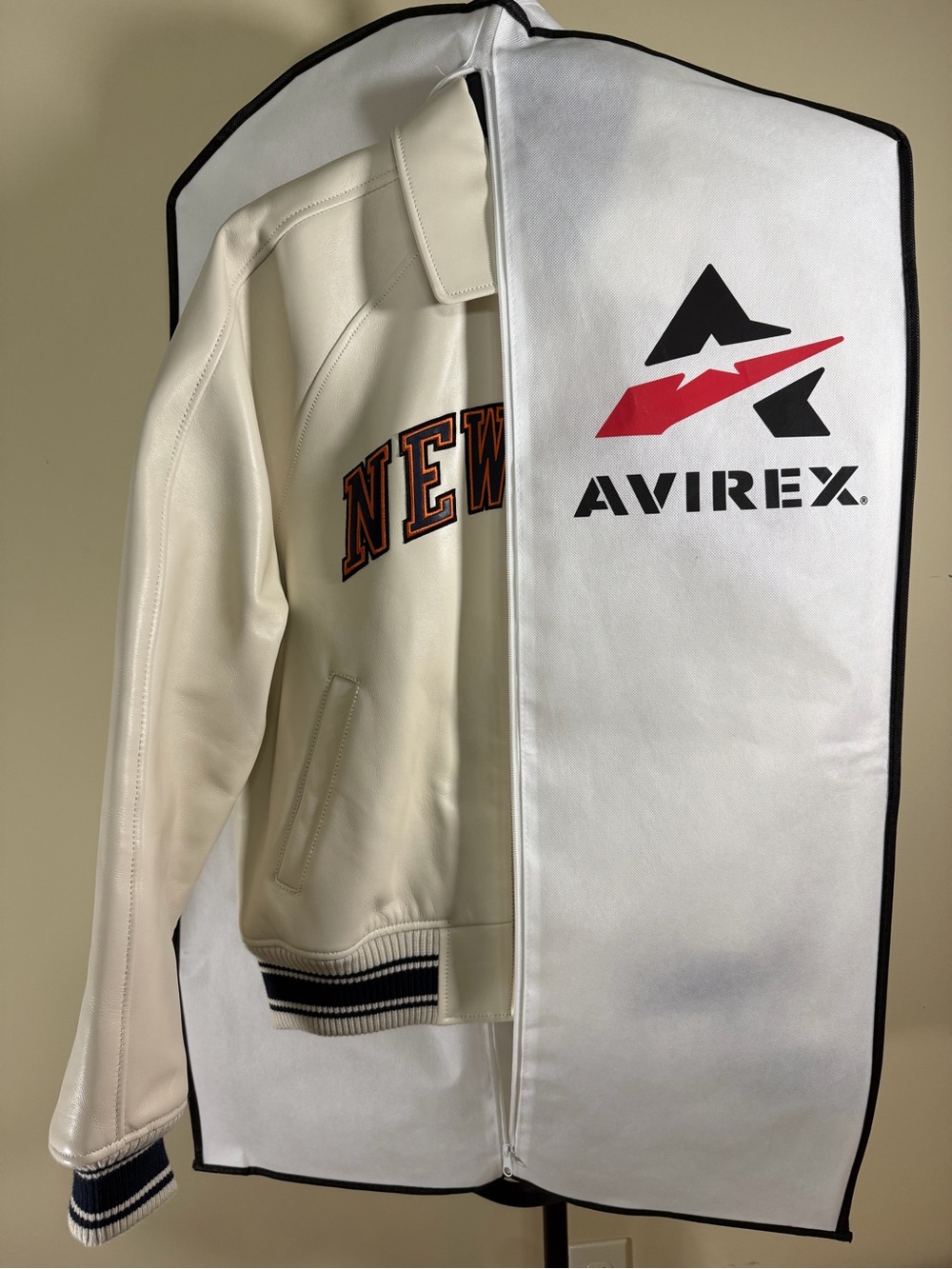 Kith x Avirex x New York Knicks Leather Jacket color Cream size Medium - Picture 2 of 13